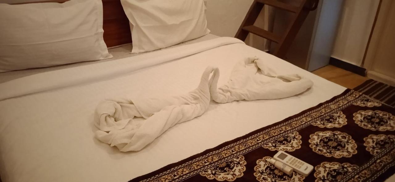 French Rivera Guest House ปอนดิเชอรี ภายนอก รูปภาพ